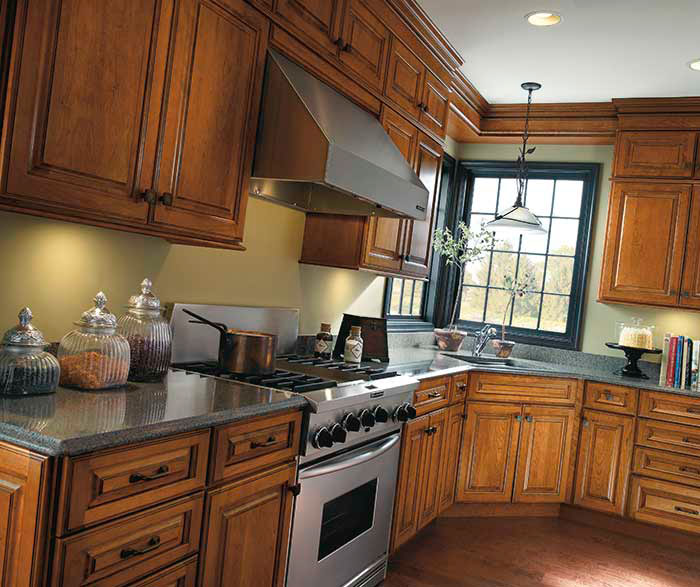 Traditional Cherry Kitchen Cabinets - Diamond Cabinetry