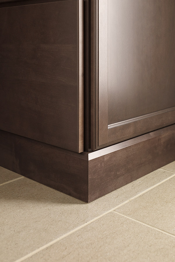 Shaker Baseboard Moulding - Diamond Cabinetry