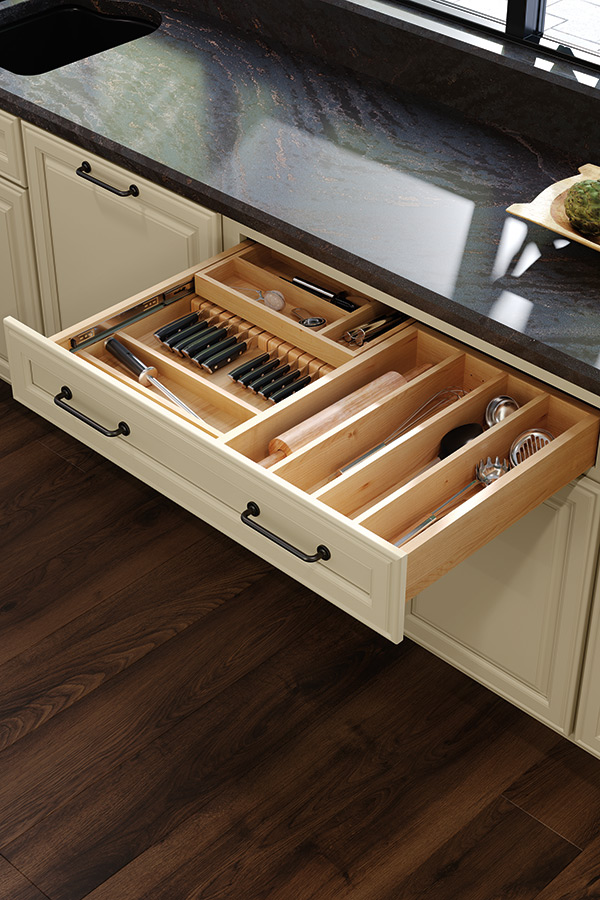 /file/media/diamond/products/cabinet_interiors/2026/twotieredcutlery042pntcyts.jpg