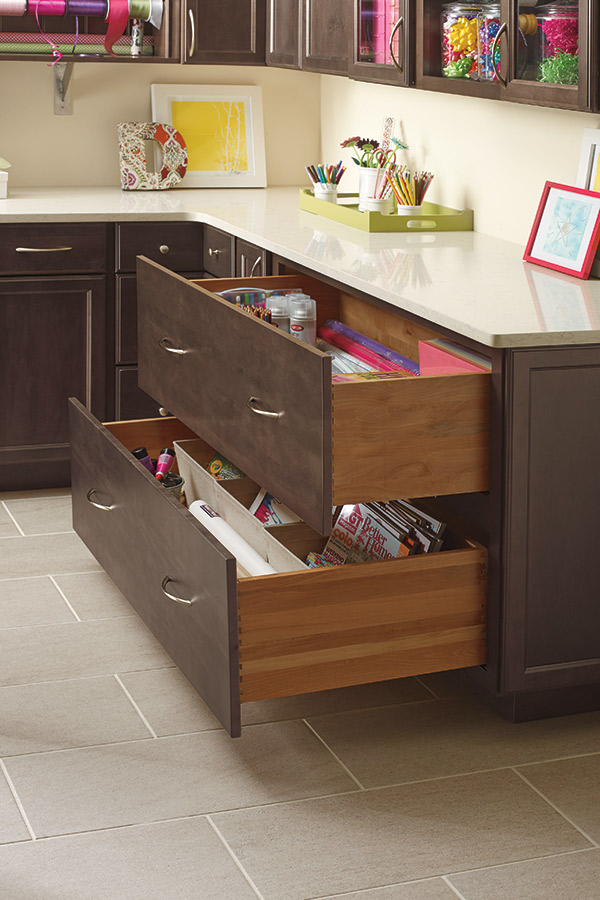 2 deep pull out drawers in base cabinet