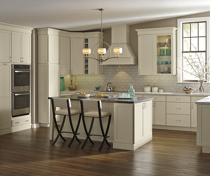 neutral kitchen with light shaker wood kitchen cabinets